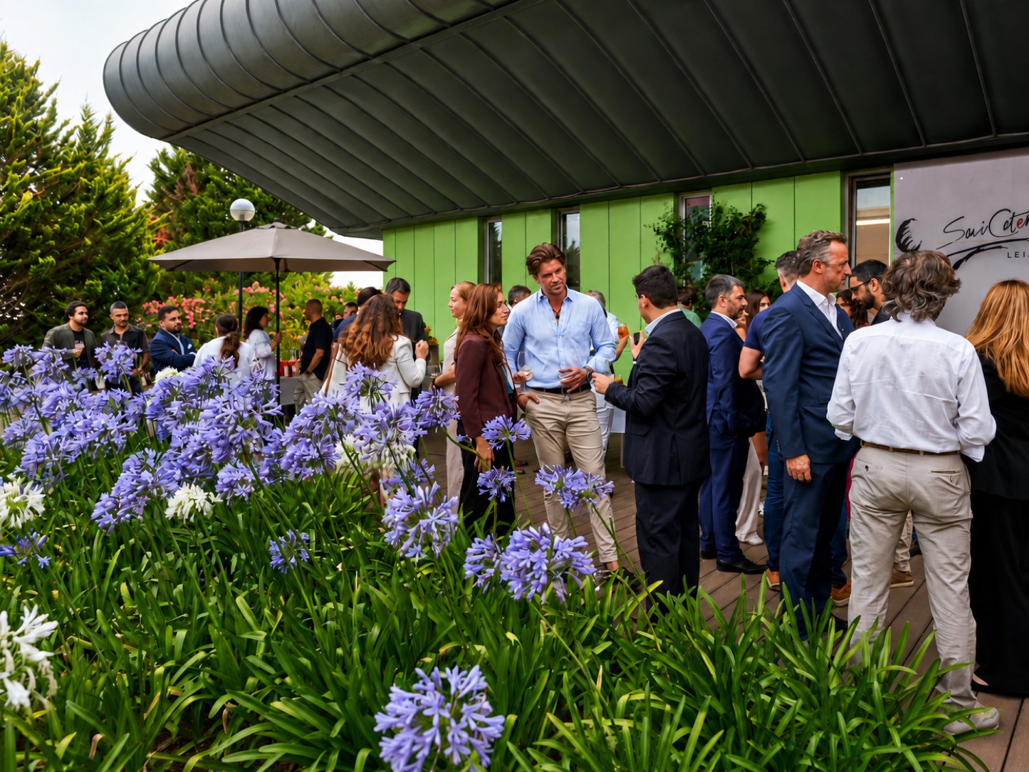 Momento de networking no evento RAD no Edifício Orange