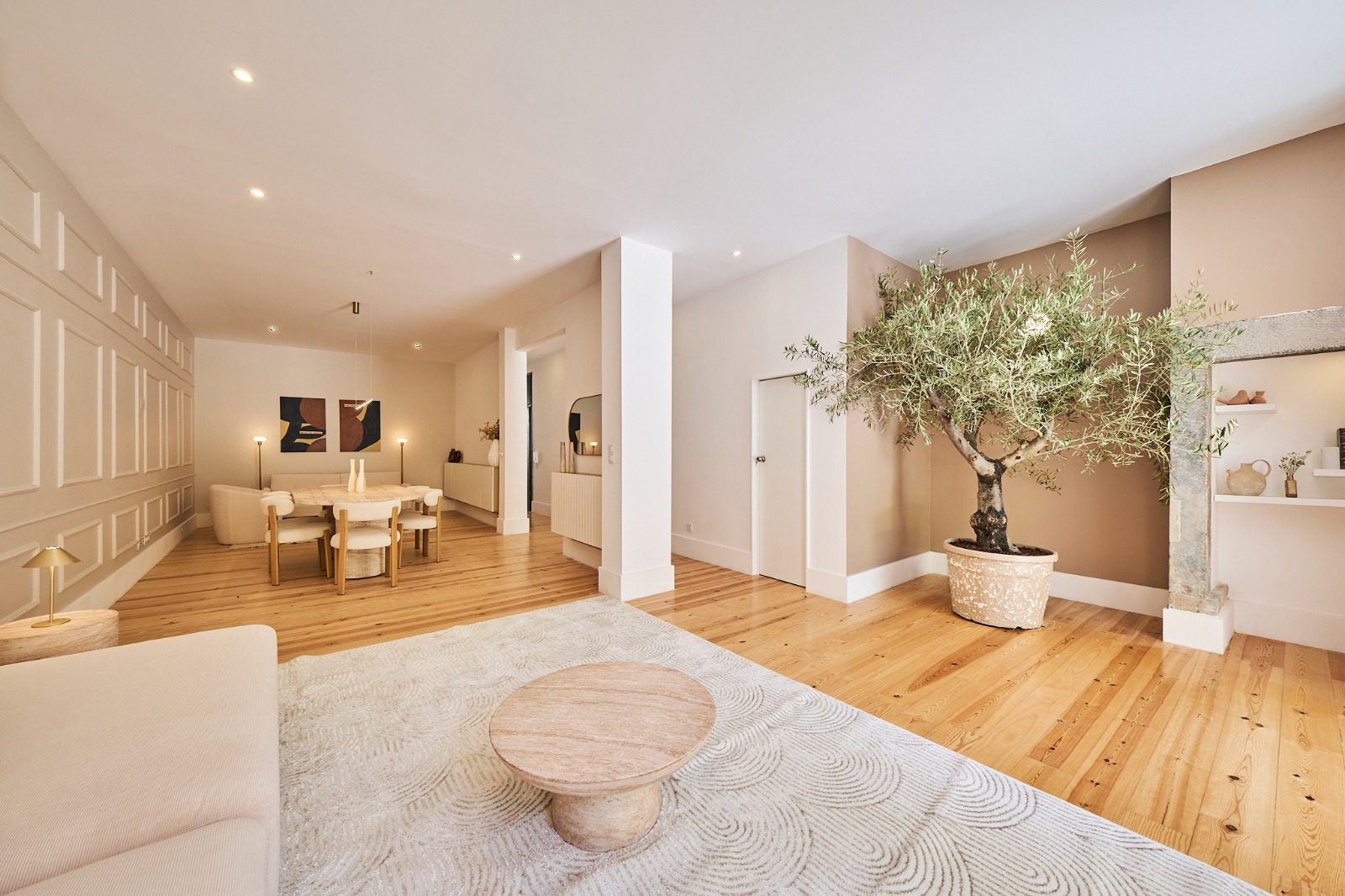 Sala de um apartamento renovado no Bairro Alto, em Lisboa