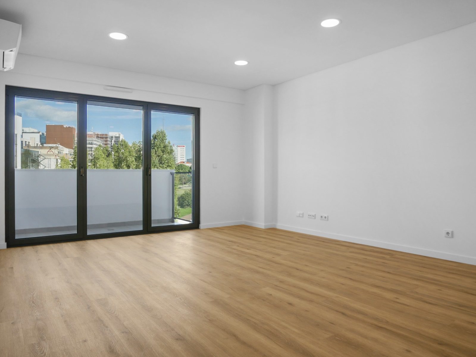 WhatsApp Image 2025-04-19 at 19.45.04 Alexander Rad - Viva onde a sua história faz sentido!