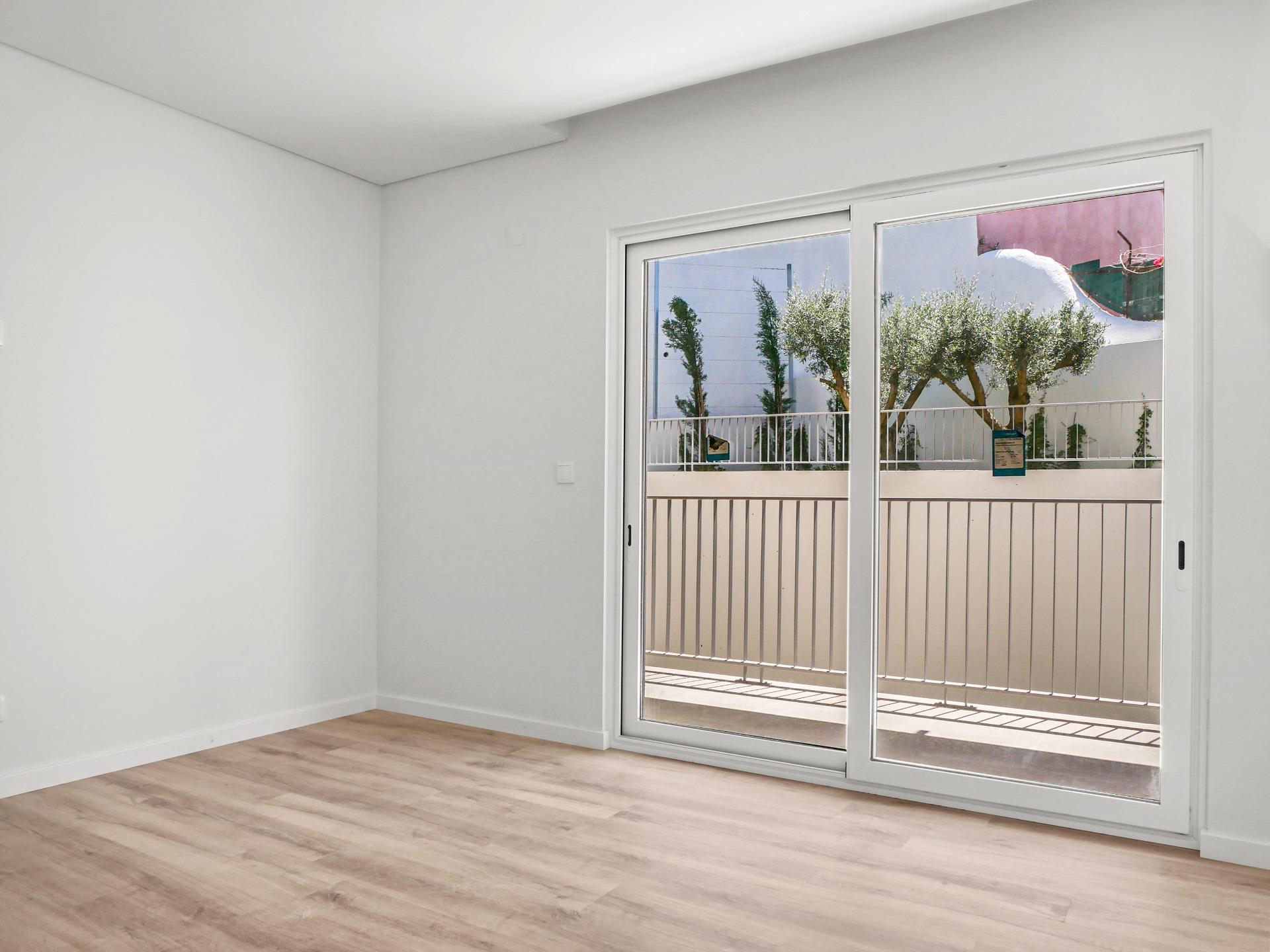 Compra, venda e arrendamento de imóveis novos e usados. Fale connosco!