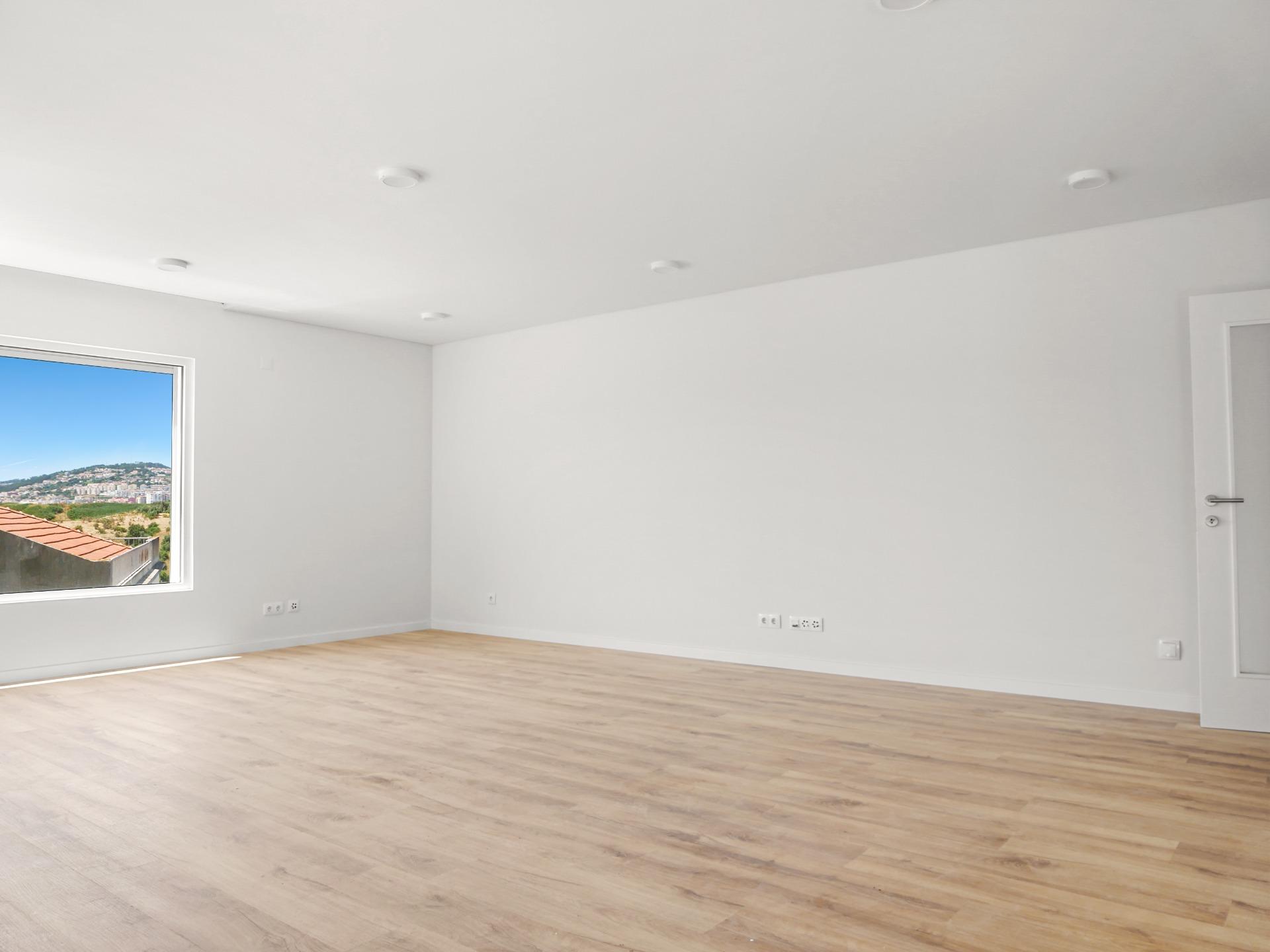 Compra, venda e arrendamento de imóveis novos e usados. Fale connosco!