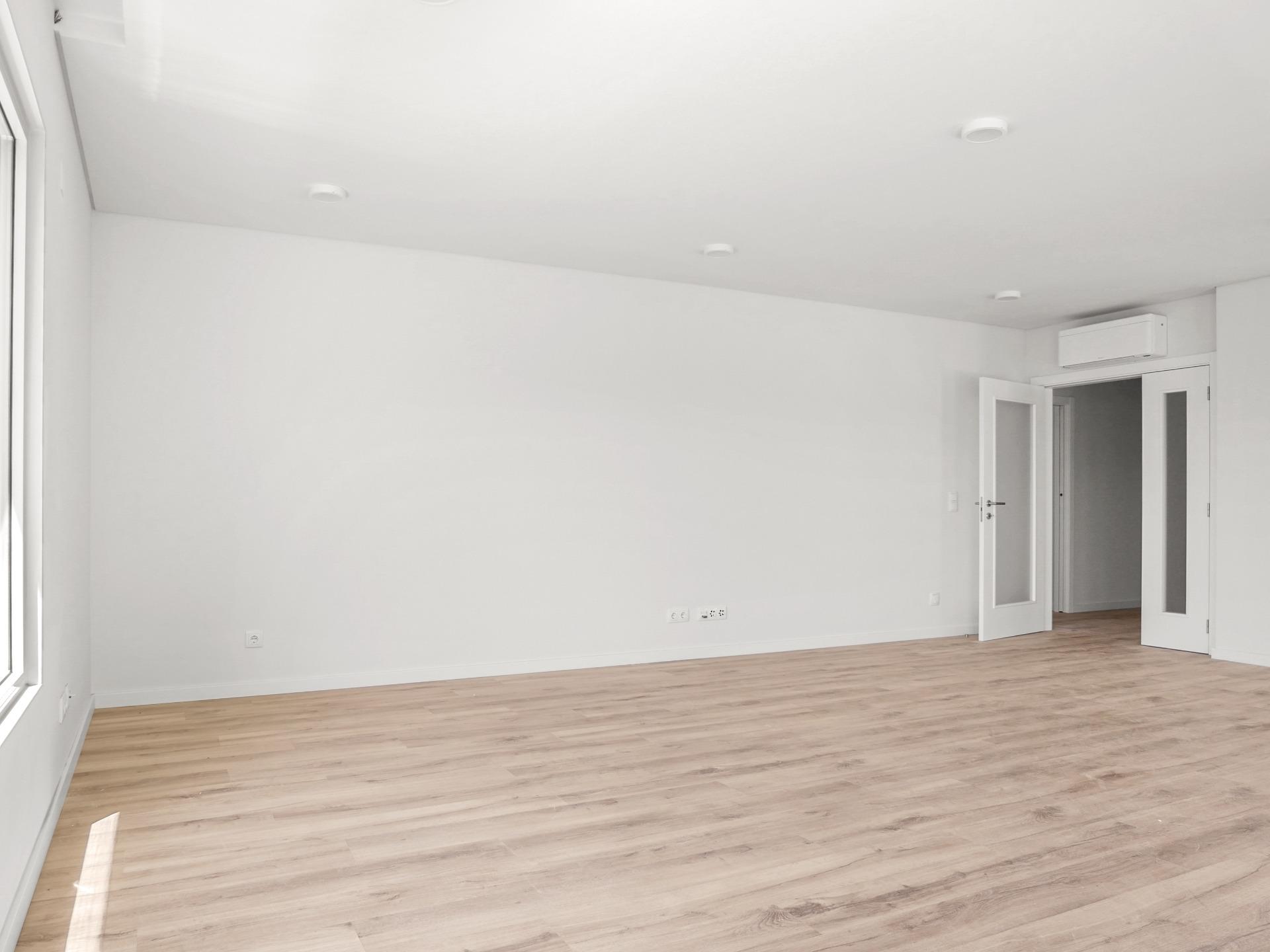 Compra, venda e arrendamento de imóveis novos e usados. Fale connosco!