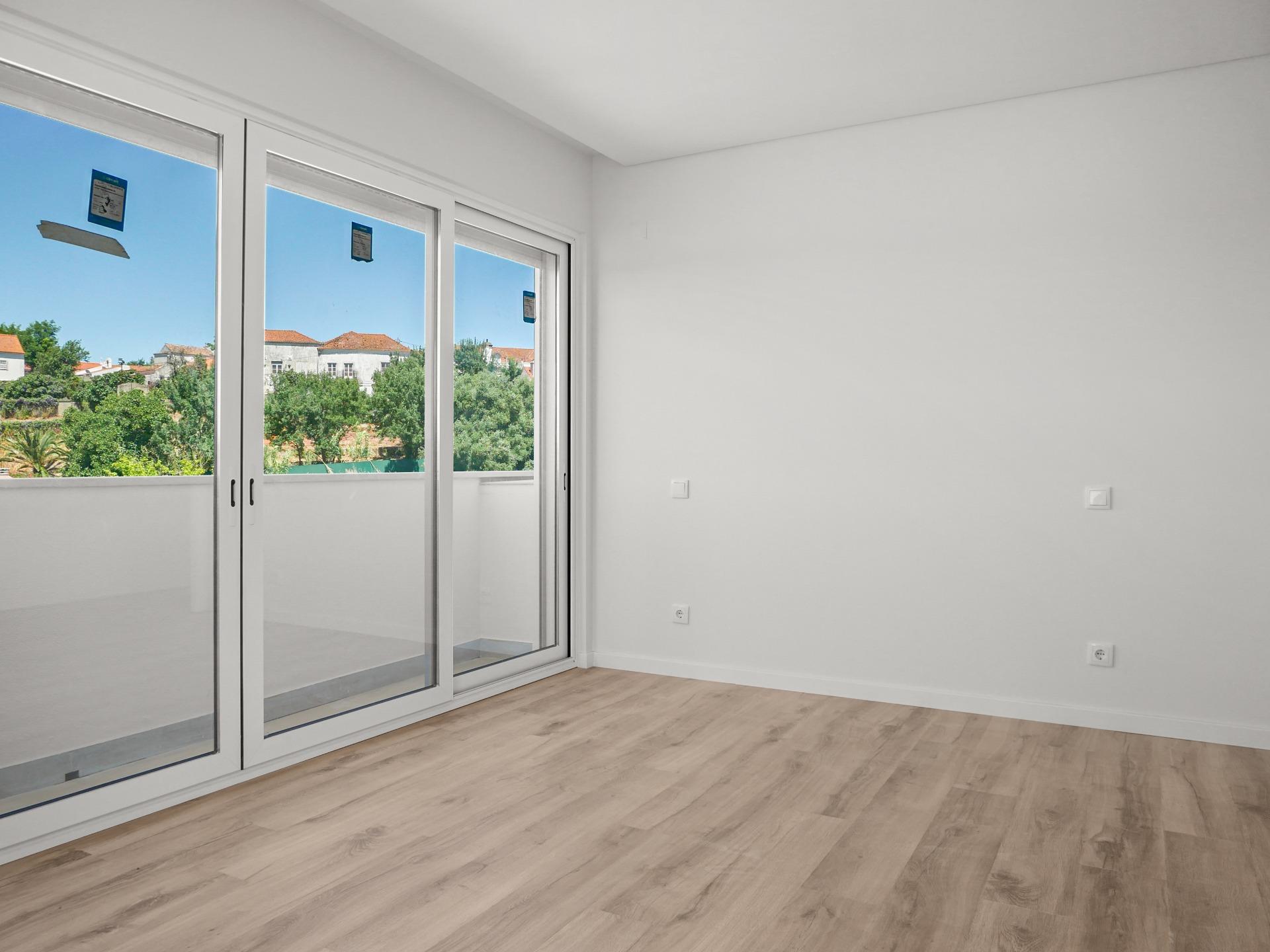 Compra, venda e arrendamento de imóveis novos e usados. Fale connosco!