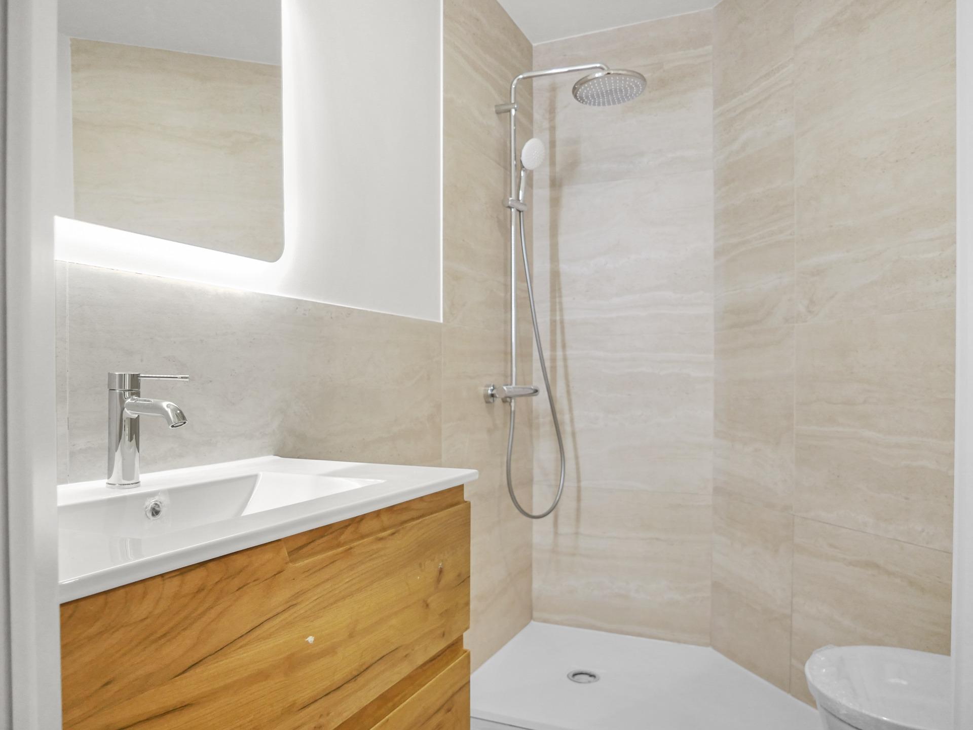 Compra, venda e arrendamento de imóveis novos e usados. Fale connosco!